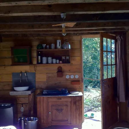 Cabane Vigneronne Lodge Gan